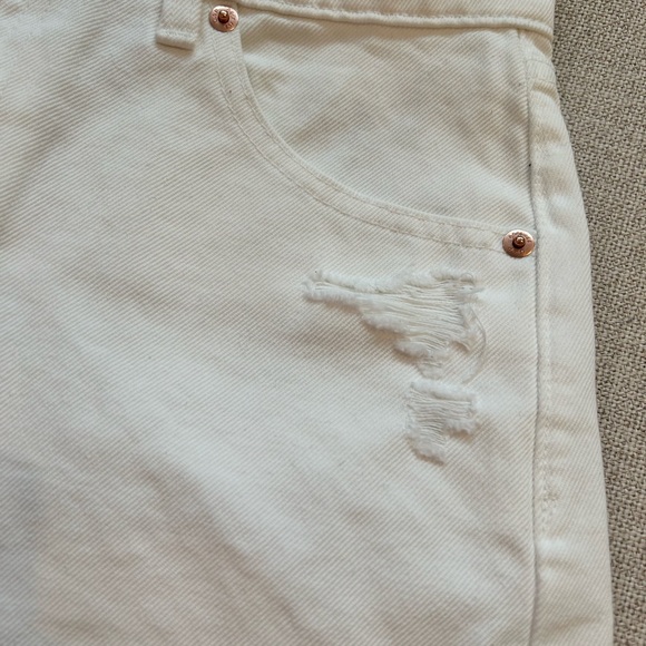 4” Low Rise Stride Short - Picture 3 of 4